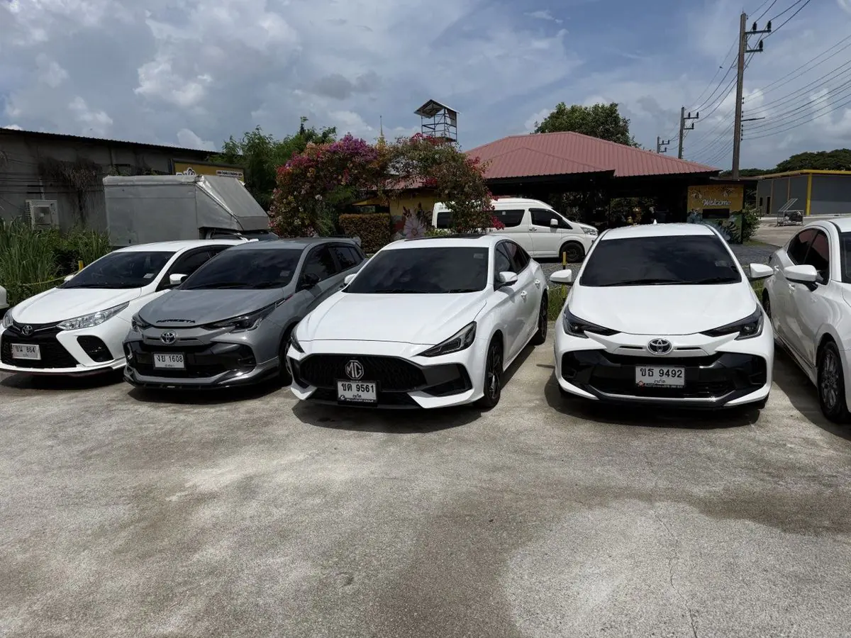 Автопарк Car Phuket Rental на стоянке в Чалонге, Пхукет