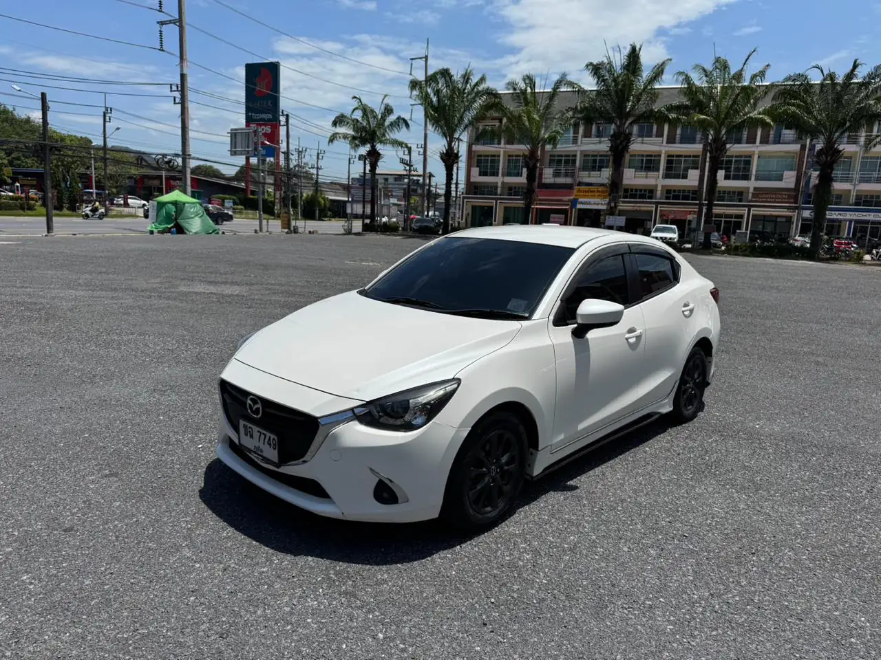 Mazda 2 · สีขาว · ภาพถ่าย 1
