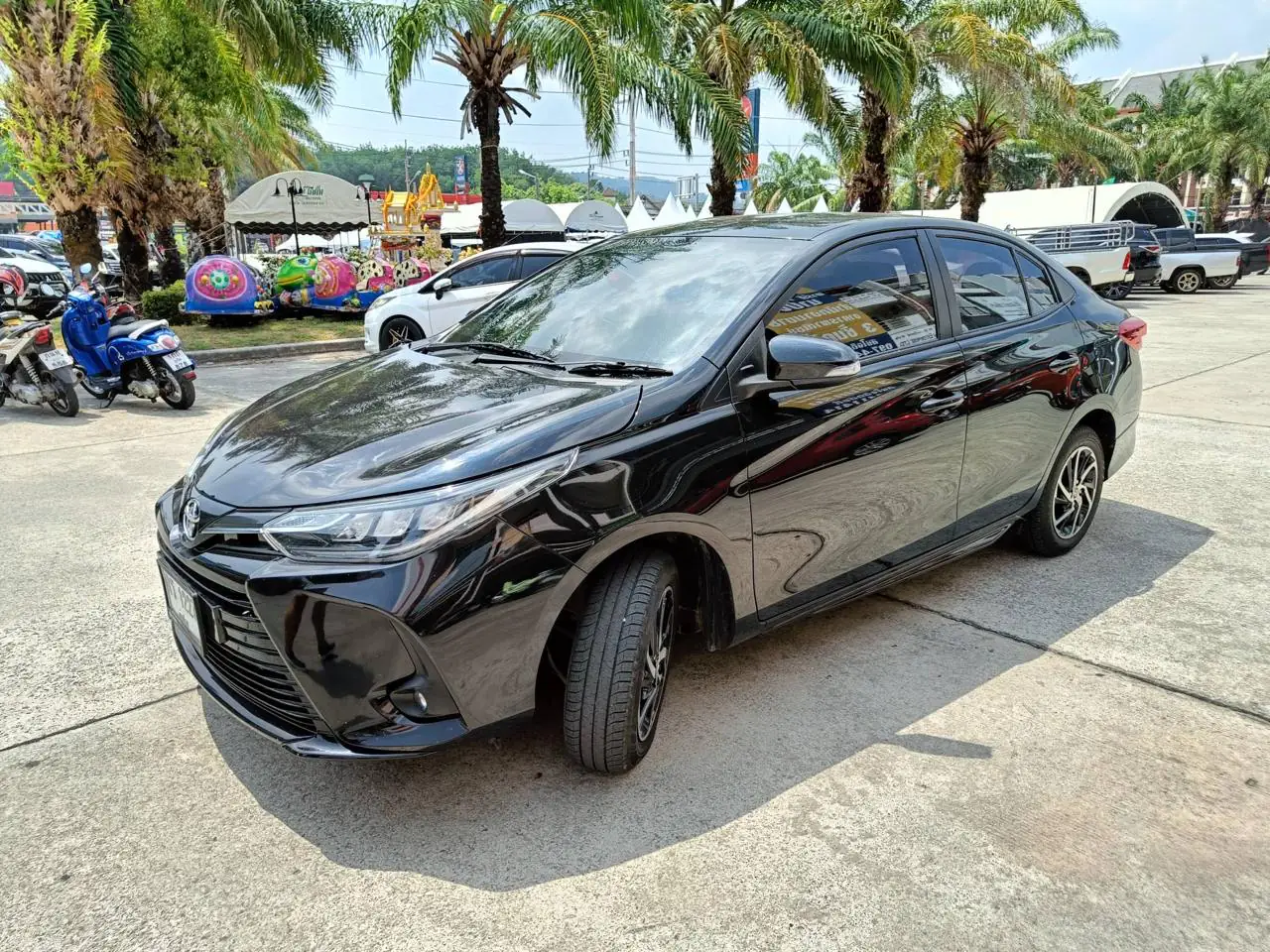 Toyota Yaris Ativ · สีดำ · ภาพถ่าย 1